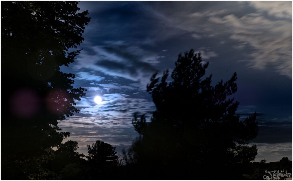 Wolkenhimmel bei Sonnenuntergang und ND-Filter